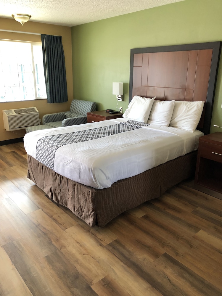 Knight's Inn Motel - photo 11
