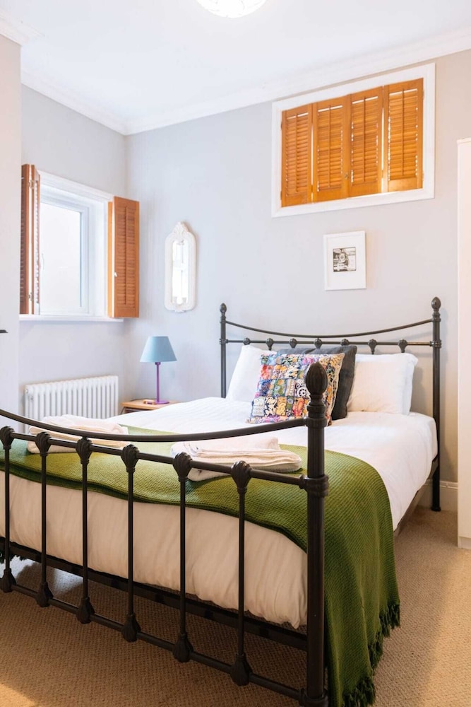 Inviting 1BD Flat 20 Mins to Brighton Beach — 4-Star Luxury Hotel in Brighton, United Kingdom