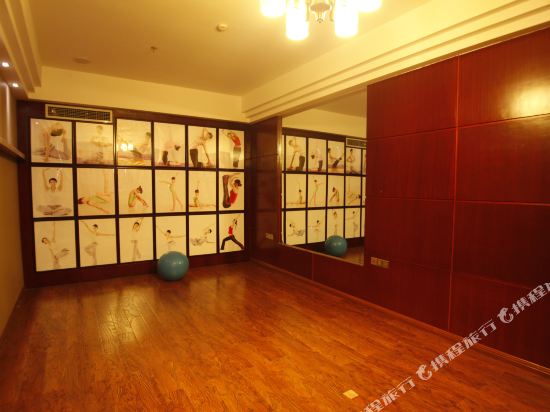 Lingdi International Hotel — Yilong — photo 4