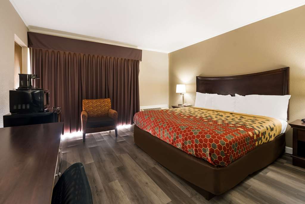 Econo Lodge Perry National Fair Ground Area - photo 3