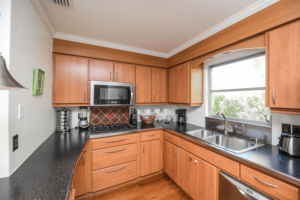 Banana Cabana and Cottage - photo 13