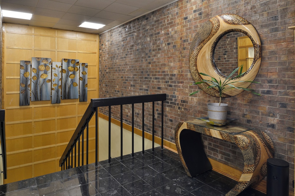 Hawthorne Inn and Conference Center - photo 3