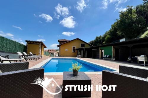 Secret Paradise Stylish Host in Camargo, Spain