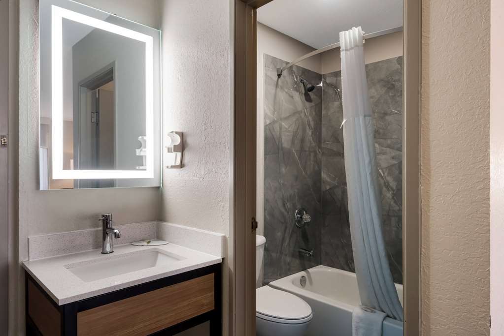 Days Inn by Wyndham Ankeny Des Moines - photo 34
