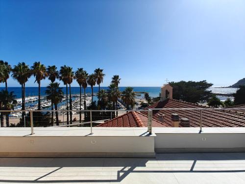 Appartamento Deluxe la Terrazza Sul Mare — 4-Star Luxury Hotel in Diano Marina, Italy