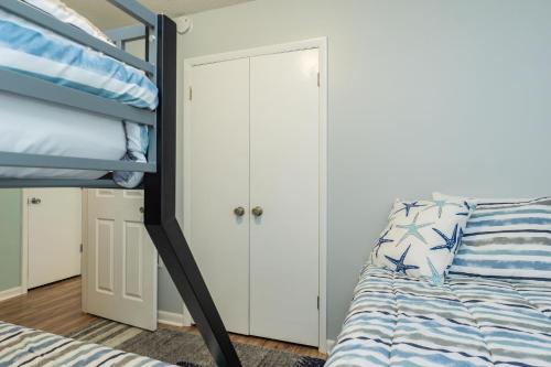 Beach Happy by Oak Island Accommodations - photo 33