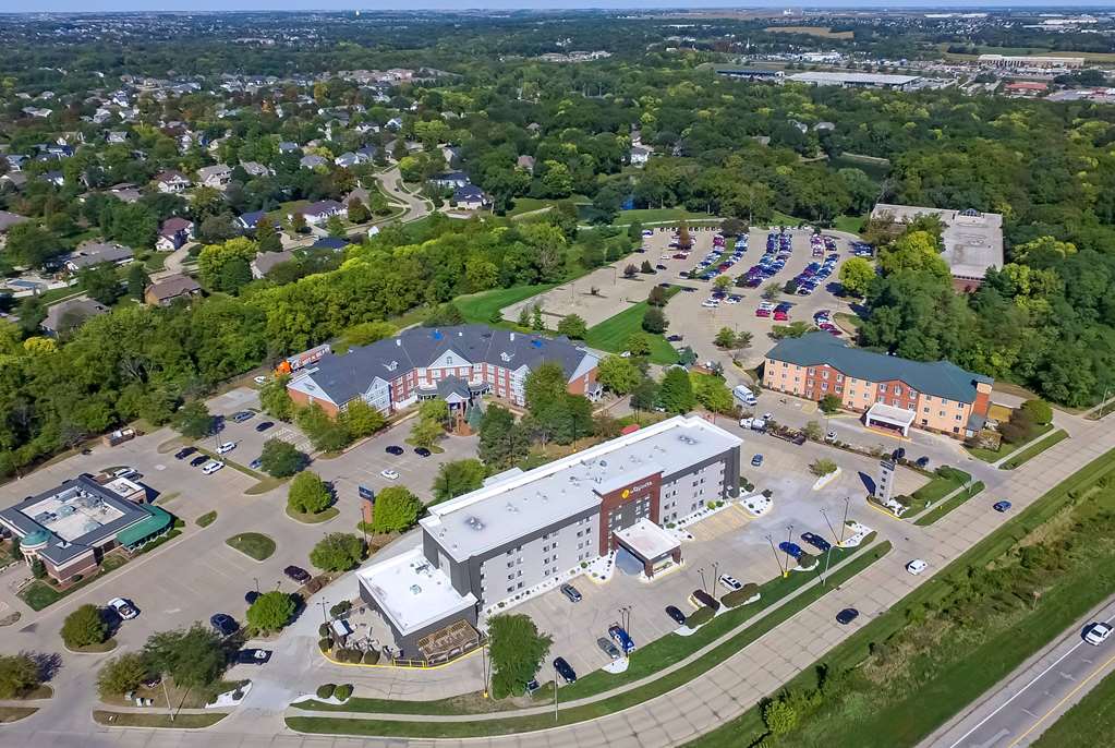 La Quinta Inn & Suites by Wyndham Des Moines West Clive - photo 10