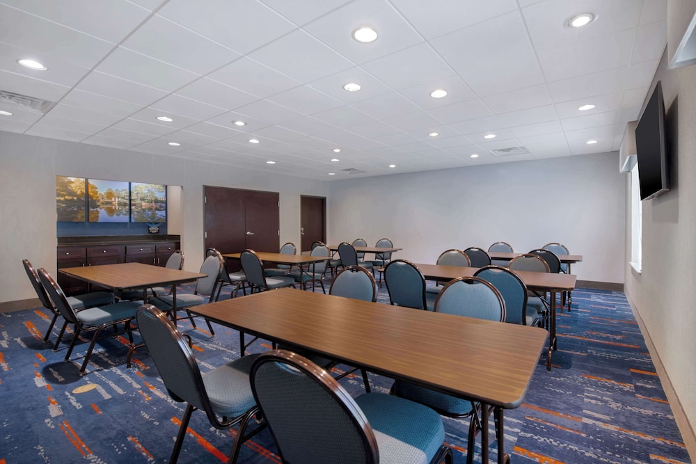 Hampton Inn & Suites Harvey New Orleans West Bank - photo 36