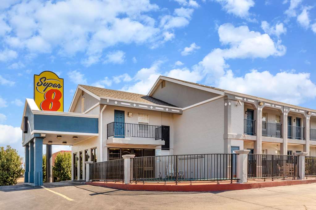 Super 8 by Wyndham Tulsa Arpt St Fairgrounds - photo 4