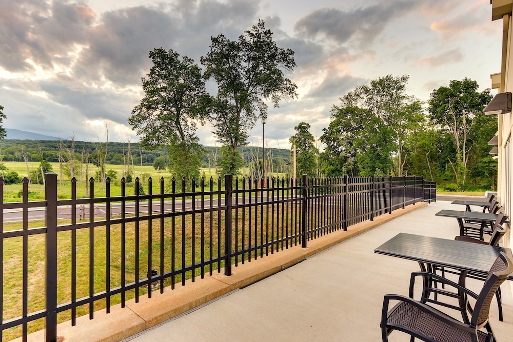 Holiday Inn Express & Suites Saugerties Hudson Valley by IHG - photo 62