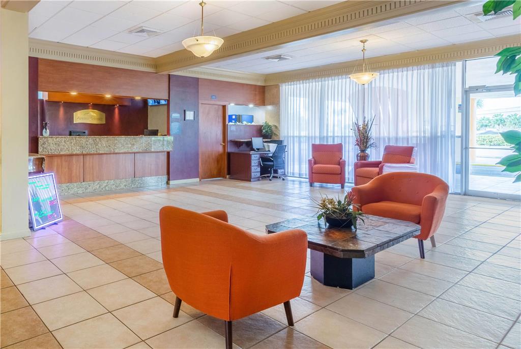 Howard Johnson by Wyndham Lakeland - photo 8