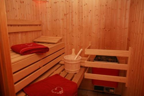 La Tania la Saboia Sleep 8 Private Sauna Lounge Dining 2 Bathrooms Kitchen 2 Balconies Ski in Out in Courchevel, France