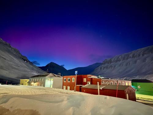 Haugen Pensjonat Svalbard — hotel near Svalbard Airport, Longyear