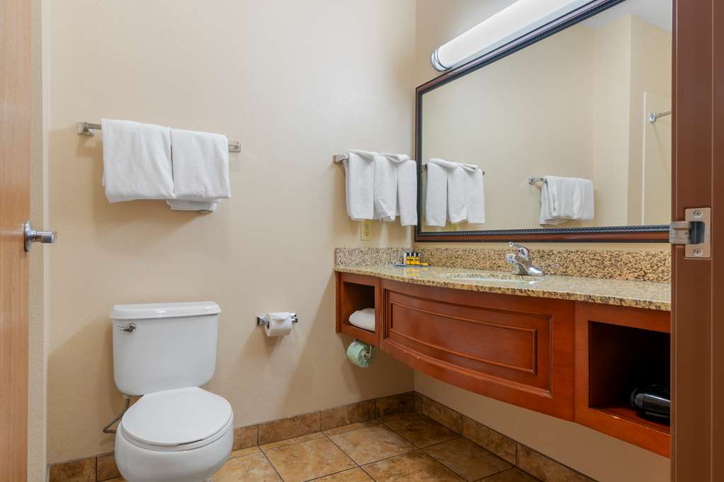 Best Western Plus Butterfield Inn - photo 24