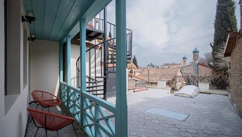 Chic Abanotubani Apt Prime Location By Wehost