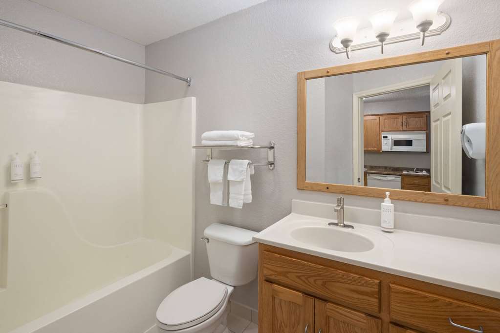 Days Inn & Suites by Wyndham Green Bay WI. - photo 24