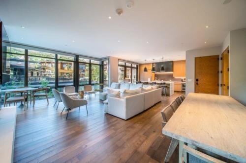 One Snowmass West 503 by Snowmass Mountain Lodging — 4-Star Luxury Hotel in Snowmass Village, United States