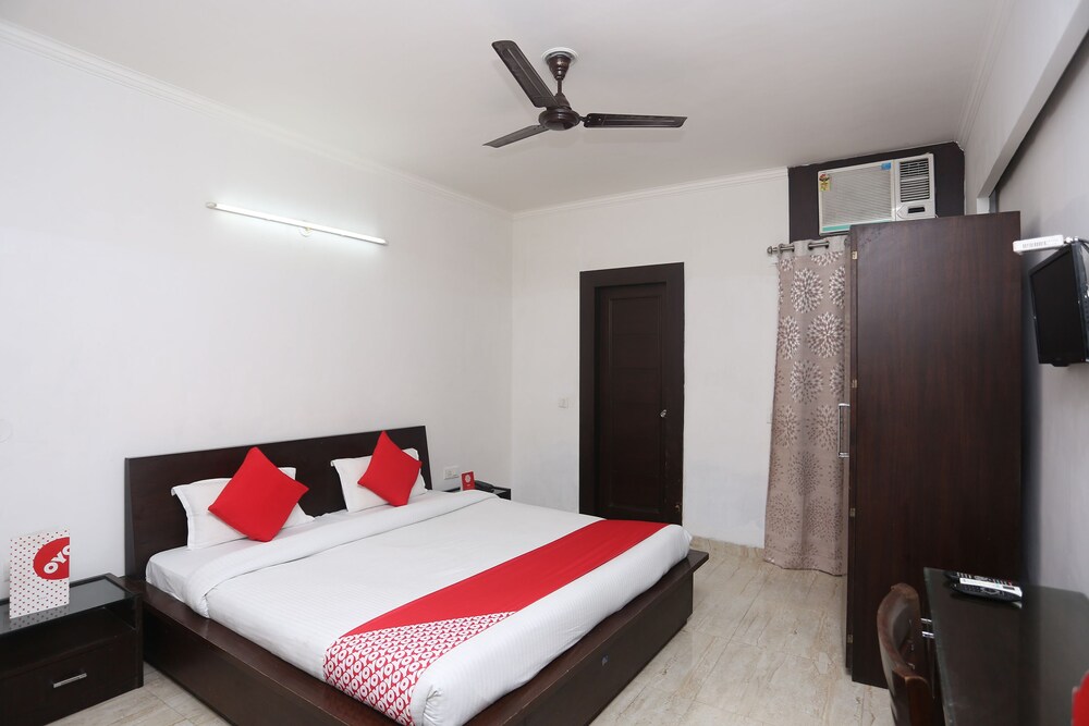 OYO 19309 Hotel Rajshree in Haldwani, India