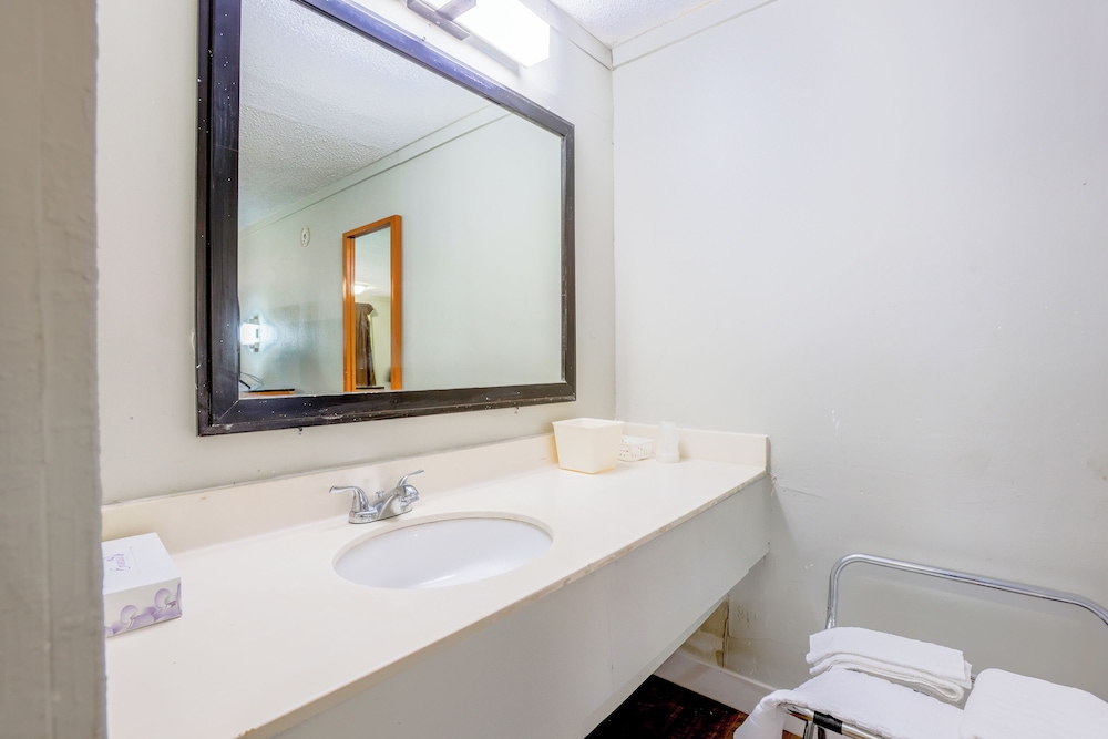 Cozy Garden Inn By OYO Hwy 40 Richmond - photo 51