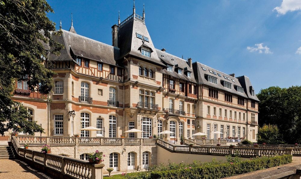 Château Jeanne & the Forest Château de Montvillargenne — 4-Star Luxury Hotel in Gouvieux, France