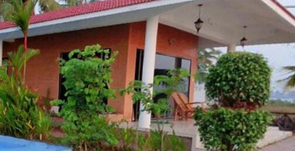 Lake Symphony Resort - last minute hotel in Cochin