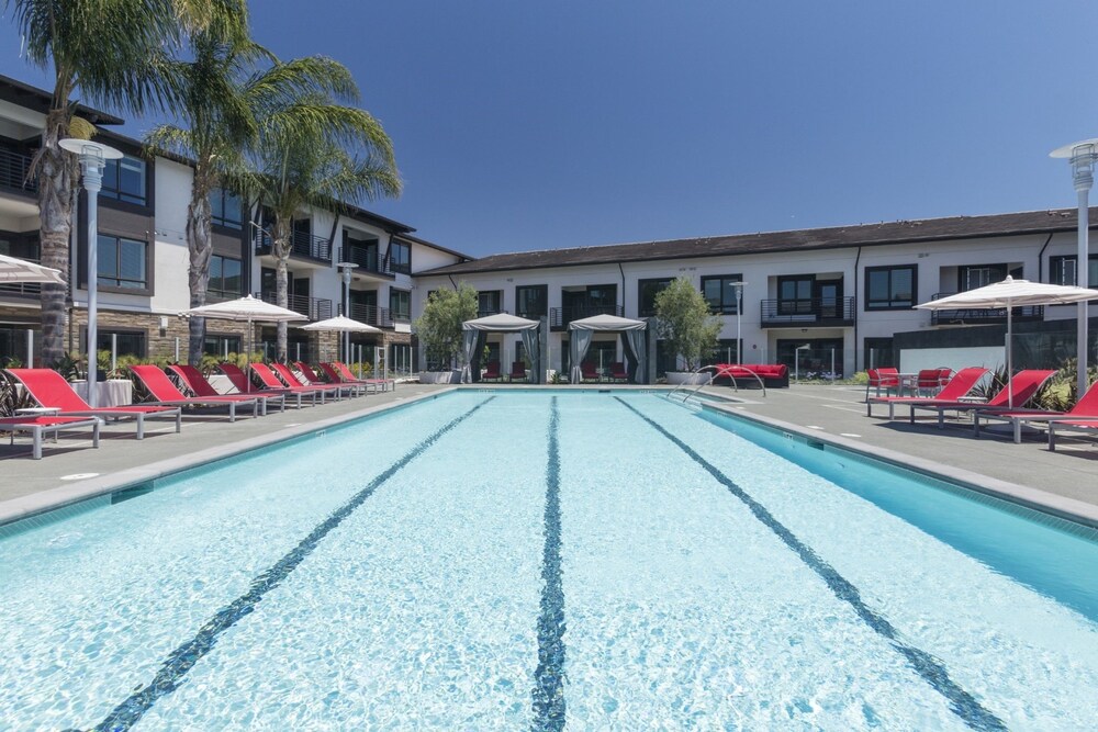 Global Luxury Suites Sunnyvale North — 4-Star Luxury Hotel in Sunnyvale, United States