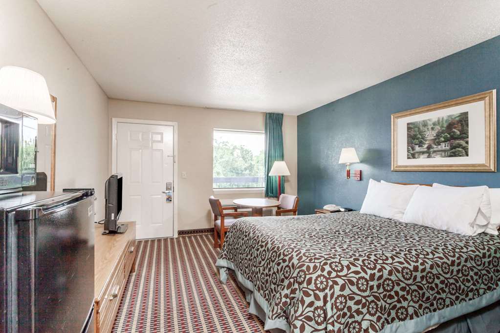 Days Inn by Wyndham Nashville North Opryland Area - photo 10