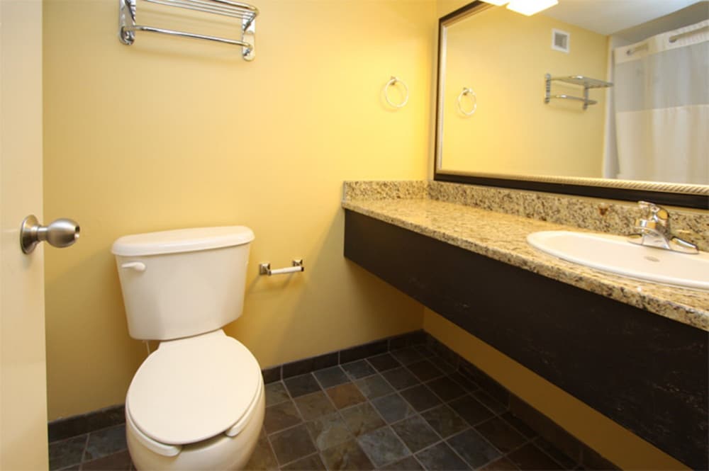 Landmark Resort by Elliott Beach Rentals - photo 15