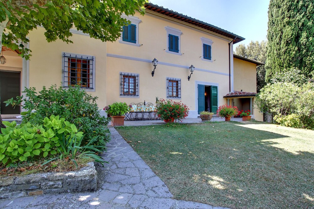 Villa Stolli — 4-Star Luxury Hotel in Figline Valdarno, Italy