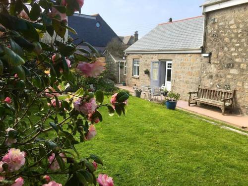 Spacious flat St Ives former farmhouse parking — 4-Star Luxury Hotel in St Ives, United Kingdom