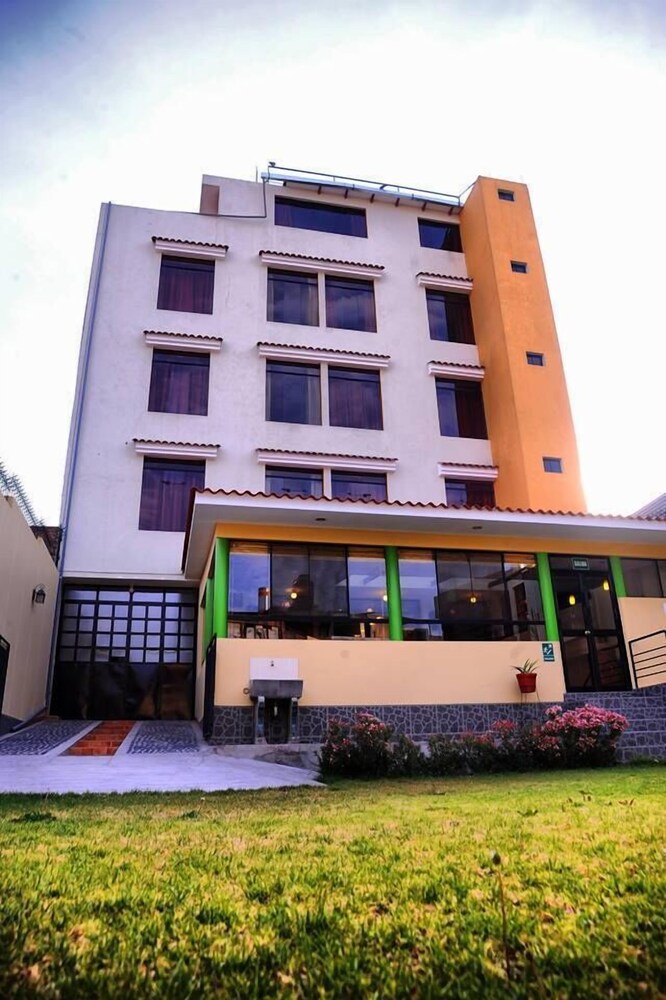 Tulipanes Hotel Aqp
