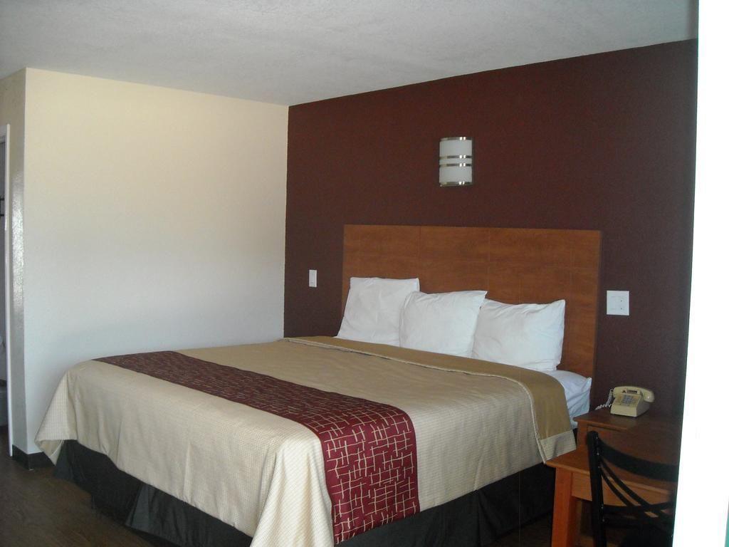 Bastrop Inn - carbon neutral hotel in Bastrop