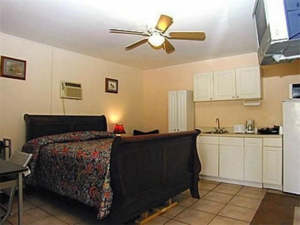 A1 Value Inn Hernando - photo 15