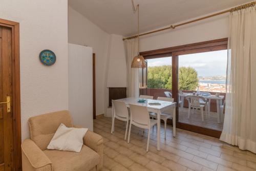 Trilocale Vista Mare e Giardino A — 4-Star Luxury Hotel in Palau, Italy