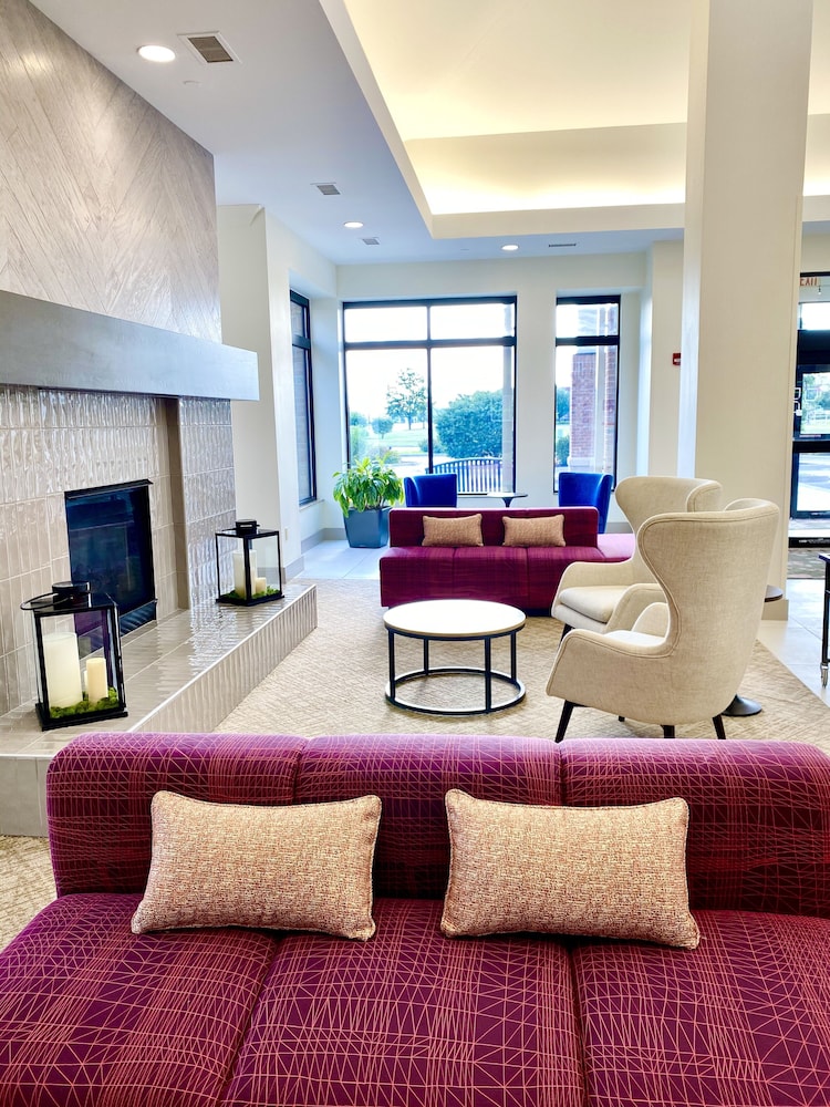 Hilton Garden Inn Oconomowoc - photo 8