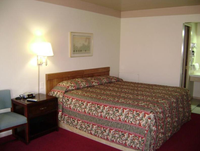 Tiffin Motel - photo 8