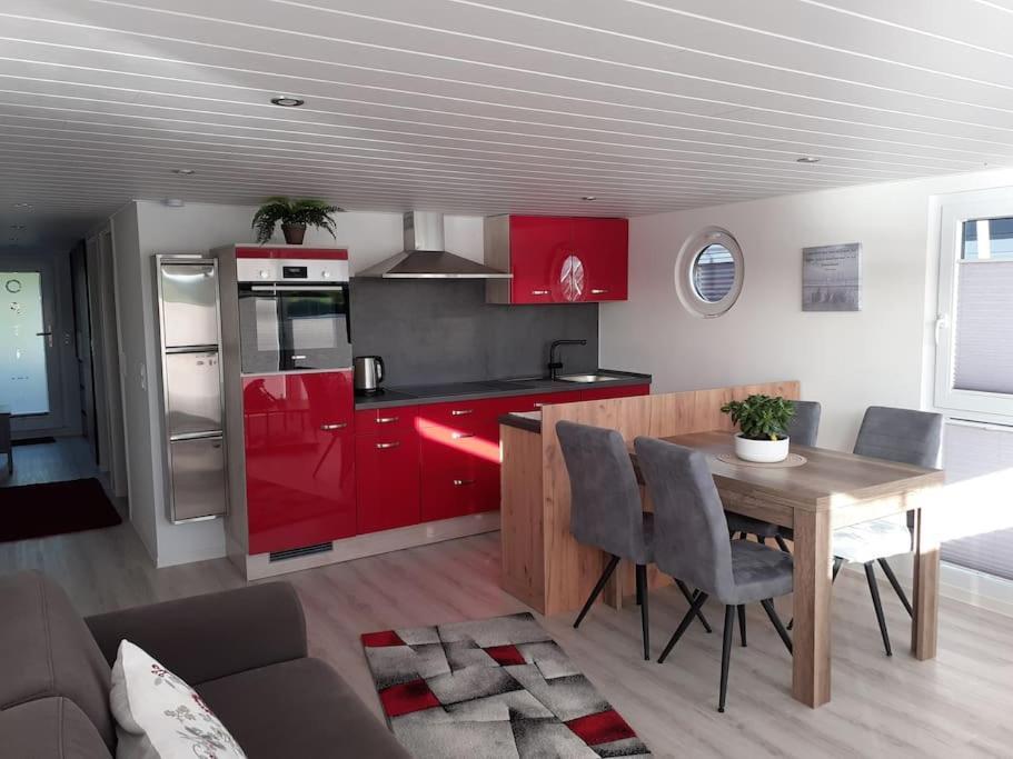 Hausboot Optima - carbon neutral hotel in Unknown City