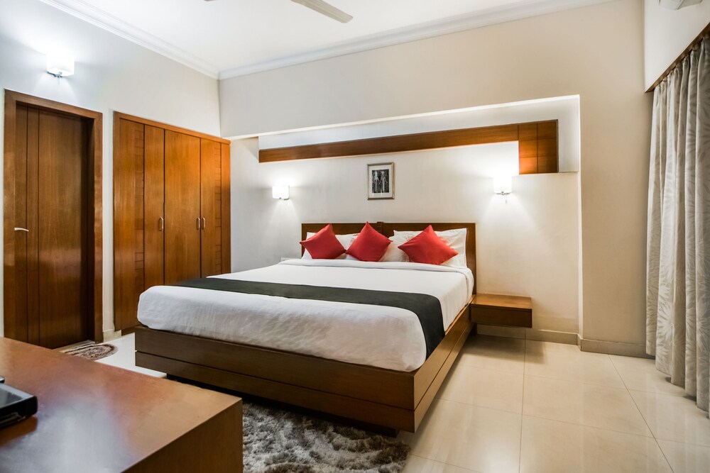 Capital O 2921 Hotel Nakshatra in Guwahati, India