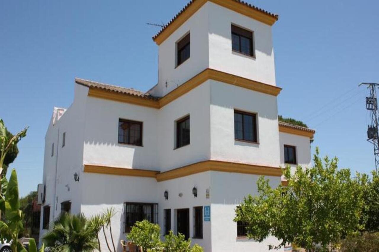La Plata Hotel and Restaurant — hotel in Arcos De La Frontera
