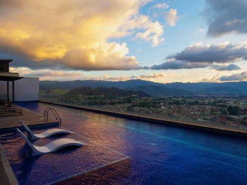 iFreses Study Full equipped whith Pool air conditioning spectacular view of the city parking with additional payment — 4-Star Luxury Hotel in Curridabat, Costa Rica