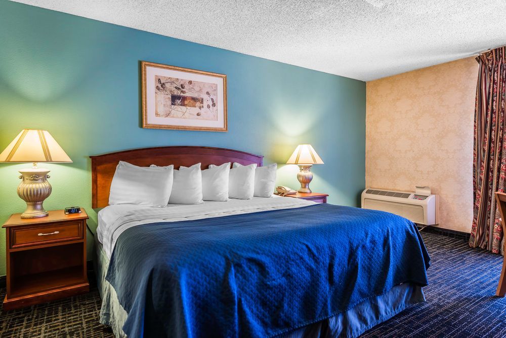 Quality Suites Downtown Colorado Springs - photo 15