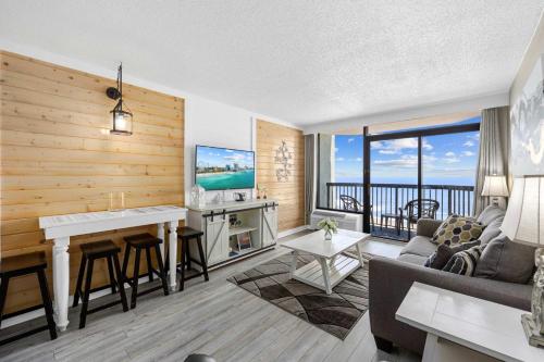 Oceanfront King Bed Tons of Pools Water Amenities G52 — 4-Star Luxury Hotel in Myrtle Beach, United States