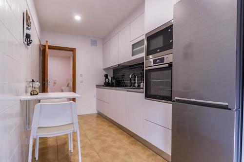 Flor do Mar Spacious Apartment with Balcony — 4-Star Luxury Hotel in Vila Praia De Ancora, Portugal