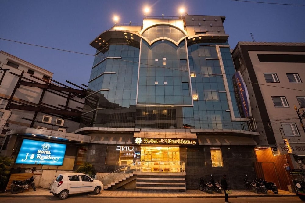 OYO Hotel J S Residency — hotel in Varanasi