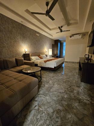 Hotel Cedara in Haldwani, India