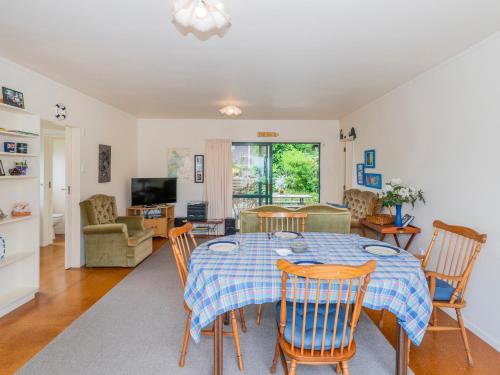 The Bach Whitianga Holiday Home — 4-Star Luxury Hotel in Whitianga, New Zealand