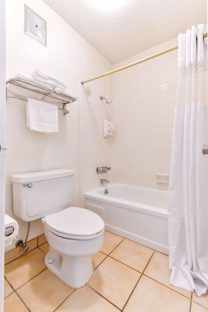 OYO Hotel Tyler Lindale - photo 19