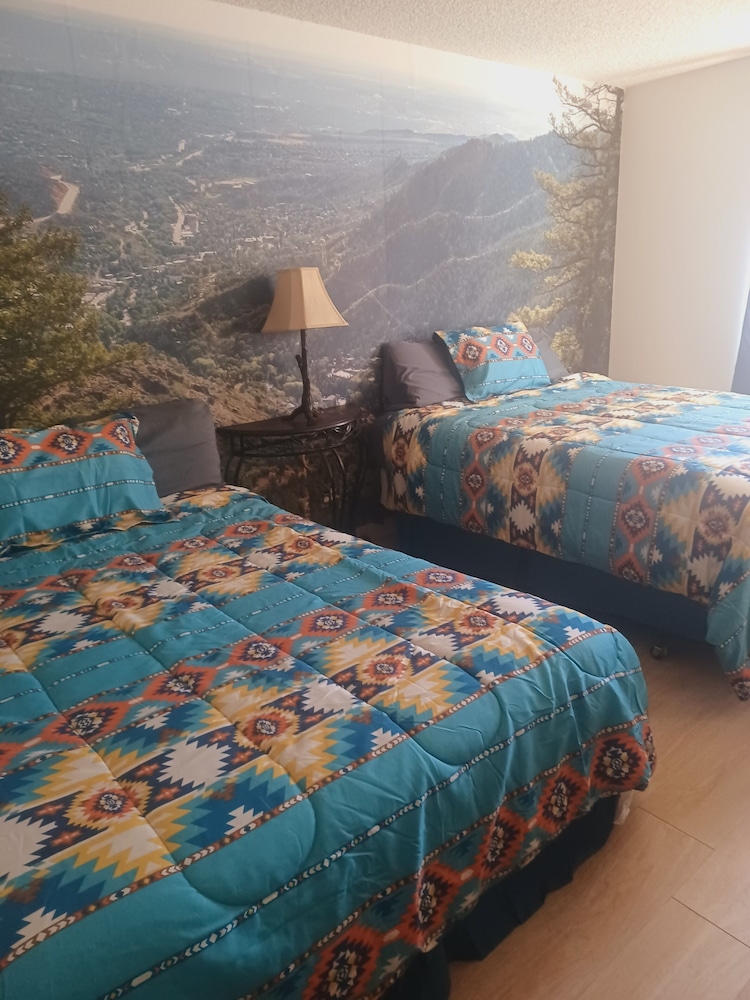 Motel 229 @ Garden of the Gods - photo 4
