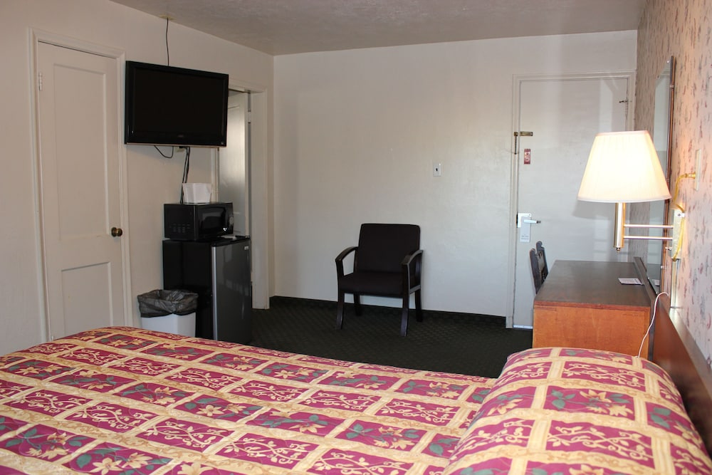 Lava Spa Motel & RV Park - photo 7