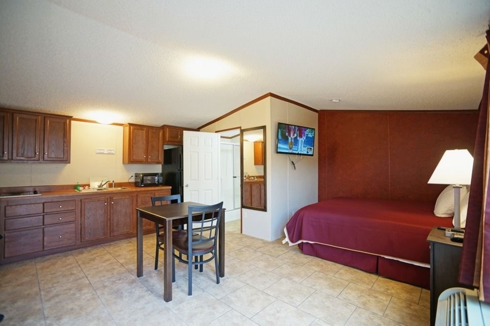 Eagle Inn & Suites - photo 7